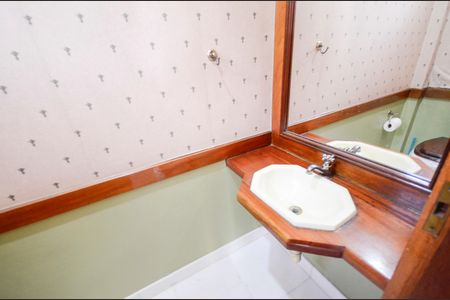 Casa à venda com 180m², 3 quartos e 1 vaga Casa à venda com 180m², 3 quartos e 1 vagaLavabo