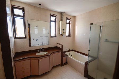 Casa à venda com 180m², 3 quartos e 1 vaga Casa à venda com 180m², 3 quartos e 1 vagaBanheiro 2