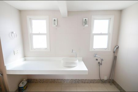 Casa à venda com 180m², 3 quartos e 1 vaga Casa à venda com 180m², 3 quartos e 1 vagaBanheiro 1