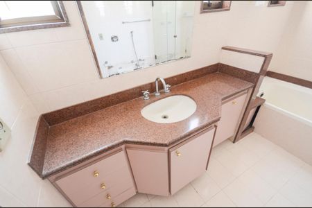 Casa à venda com 180m², 3 quartos e 1 vaga Casa à venda com 180m², 3 quartos e 1 vagaBanheiro 2