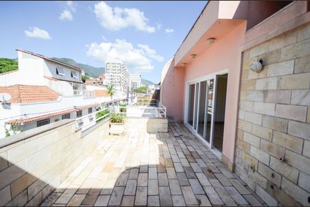 Casa à venda com 180m², 3 quartos e 1 vaga Casa à venda com 180m², 3 quartos e 1 vagaTerraço