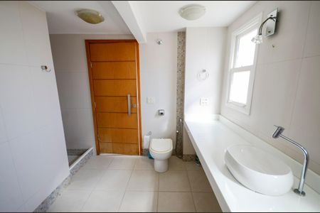 Casa à venda com 180m², 3 quartos e 1 vaga Casa à venda com 180m², 3 quartos e 1 vagaBanheiro 1