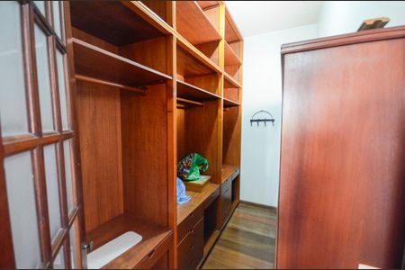 Casa à venda com 180m², 3 quartos e 1 vaga Casa à venda com 180m², 3 quartos e 1 vagaCloset da Suíte