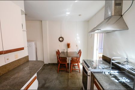 Casa à venda com 180m², 3 quartos e 1 vaga Casa à venda com 180m², 3 quartos e 1 vagaCozinha