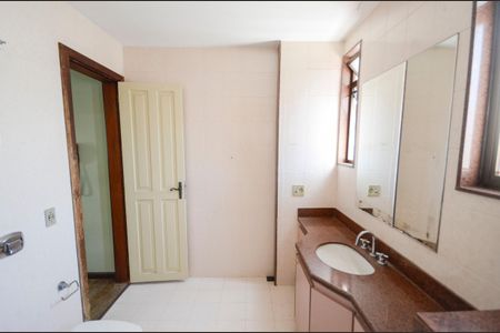 Casa à venda com 180m², 3 quartos e 1 vaga Casa à venda com 180m², 3 quartos e 1 vagaBanheiro 2
