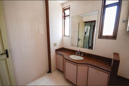 Casa à venda com 180m², 3 quartos e 1 vaga Casa à venda com 180m², 3 quartos e 1 vagaBanheiro 2