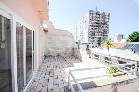 Casa à venda com 180m², 3 quartos e 1 vaga Casa à venda com 180m², 3 quartos e 1 vagaTerraço