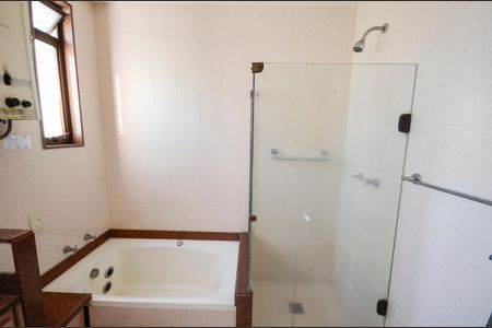 Casa à venda com 180m², 3 quartos e 1 vaga Casa à venda com 180m², 3 quartos e 1 vagaBanheiro 2