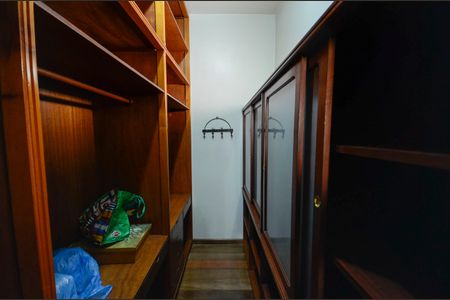 Casa à venda com 180m², 3 quartos e 1 vaga Casa à venda com 180m², 3 quartos e 1 vagaCloset da Suíte