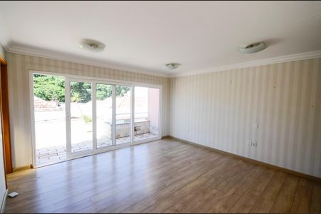 Casa à venda com 180m², 3 quartos e 1 vaga Casa à venda com 180m², 3 quartos e 1 vagaTerraço