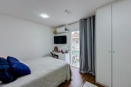 Casa de condomínio à venda com 200m², 3 quartos e 4 vagasQuarto 1 - Suíte