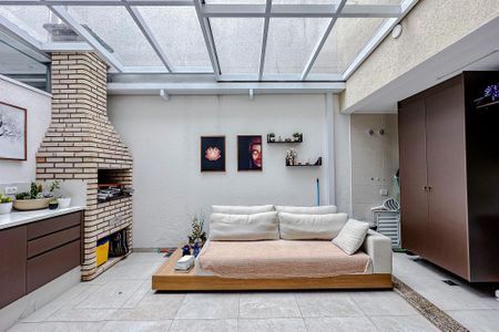 Casa de condomínio à venda com 200m², 3 quartos e 4 vagasÁrea externa