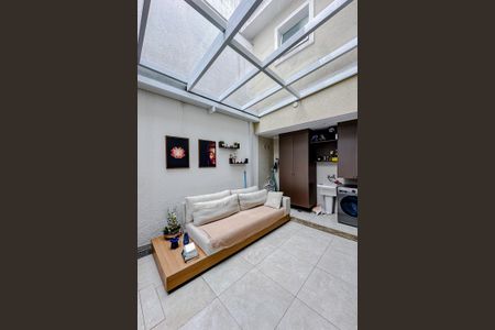 Casa de condomínio à venda com 200m², 3 quartos e 4 vagasÁrea externa