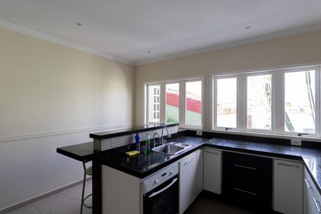 Casa à venda com 272m², 4 quartos e 2 vagasCozinha