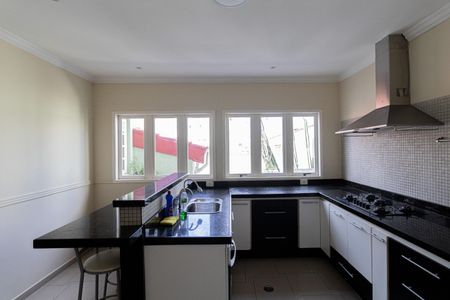 Casa à venda com 272m², 4 quartos e 2 vagasCozinha