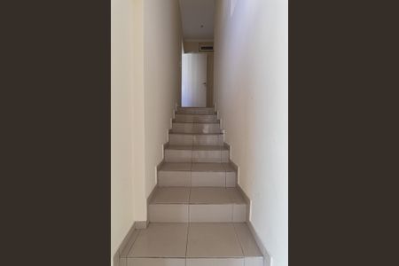 Casa à venda com 272m², 4 quartos e 2 vagasEscada