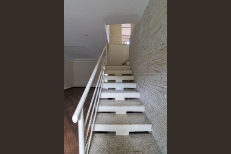 Casa à venda com 272m², 4 quartos e 2 vagasEscada