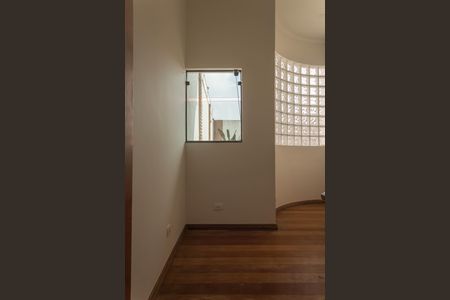Casa à venda com 349m², 4 quartos e 6 vagas Casa à venda com 349m², 4 quartos e 6 vagasEscritório