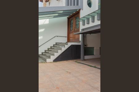 Casa à venda com 349m², 4 quartos e 6 vagasEntrada da casa