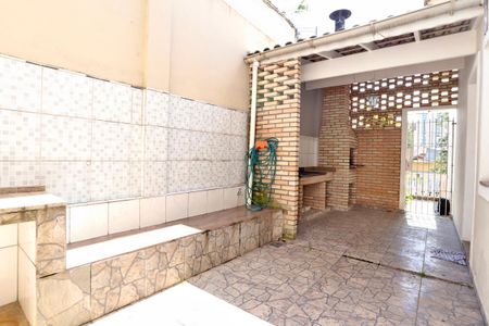 Casa à venda com 270m², 2 quartos e 3 vagas Casa à venda com 270m², 2 quartos e 3 vagasQuintal