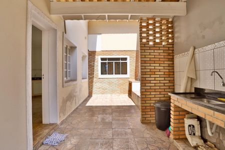 Casa à venda com 270m², 2 quartos e 3 vagas Casa à venda com 270m², 2 quartos e 3 vagasQuintal