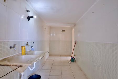 Casa à venda com 270m², 2 quartos e 3 vagas Casa à venda com 270m², 2 quartos e 3 vagasLavanderia