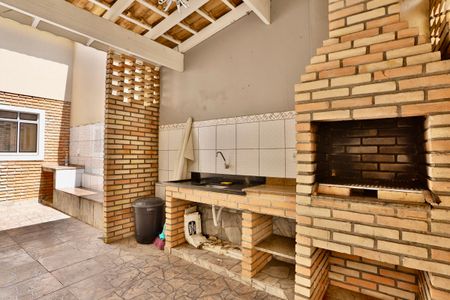 Casa à venda com 270m², 2 quartos e 3 vagas Casa à venda com 270m², 2 quartos e 3 vagasÁrea comum - Churrasqueira