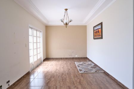 Casa à venda com 270m², 2 quartos e 3 vagas Casa à venda com 270m², 2 quartos e 3 vagasSala