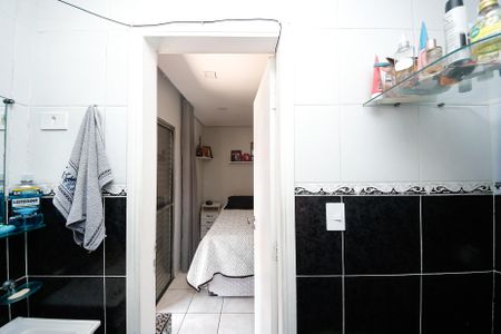 Casa à venda com 141m², 4 quartos e 2 vagas Casa à venda com 141m², 4 quartos e 2 vagasBanheiro Suíte