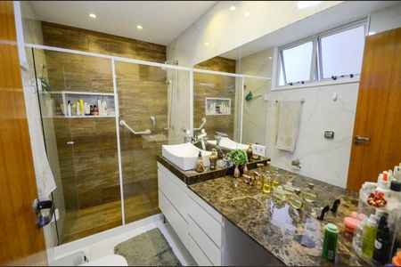 Apartamento à venda com 130m², 3 quartos e 2 vagasBanheiro Social