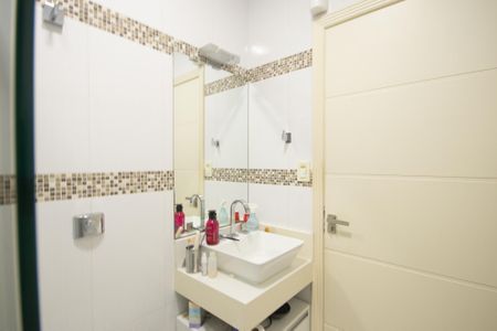 Casa à venda com 188m², 4 quartos e 4 vagas Casa à venda com 188m², 4 quartos e 4 vagasBanheiro da Suite