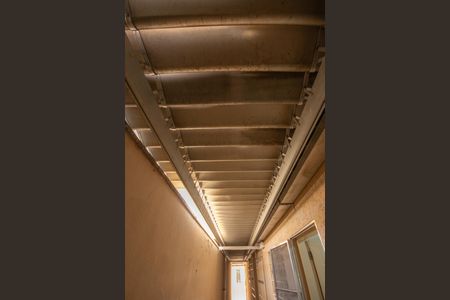 Casa à venda com 188m², 4 quartos e 4 vagas Casa à venda com 188m², 4 quartos e 4 vagasCorredor Teto articulado