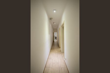 Casa à venda com 188m², 4 quartos e 4 vagas Casa à venda com 188m², 4 quartos e 4 vagasCorredor