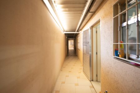 Casa à venda com 188m², 4 quartos e 4 vagas Casa à venda com 188m², 4 quartos e 4 vagasCorredor Externo