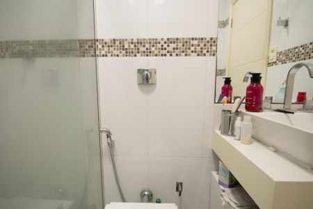 Casa à venda com 188m², 4 quartos e 4 vagas Casa à venda com 188m², 4 quartos e 4 vagasBanheiro