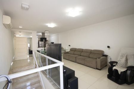 Casa à venda com 188m², 4 quartos e 4 vagas Casa à venda com 188m², 4 quartos e 4 vagasSala