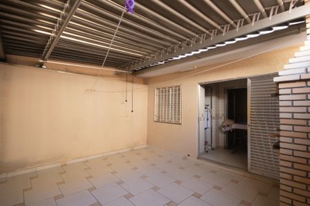 Casa à venda com 188m², 4 quartos e 4 vagas Casa à venda com 188m², 4 quartos e 4 vagasQuintal
