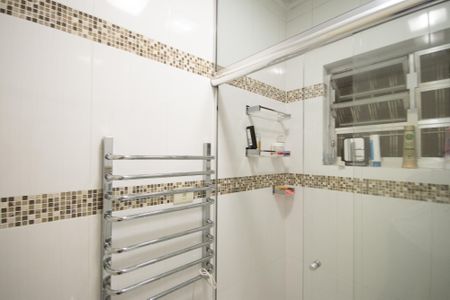 Casa à venda com 188m², 4 quartos e 4 vagas Casa à venda com 188m², 4 quartos e 4 vagasBanheiro da Suite