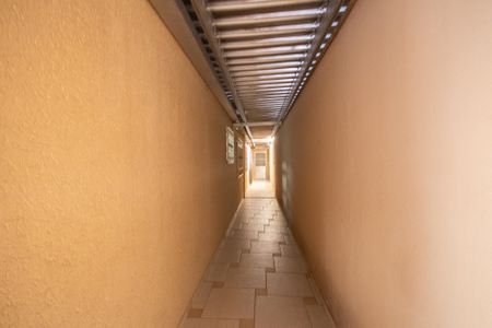 Casa à venda com 188m², 4 quartos e 4 vagas Casa à venda com 188m², 4 quartos e 4 vagasCorredor Externo