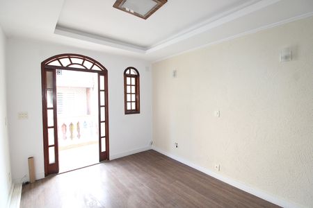 Casa à venda com 138m², 2 quartos e 1 vagaSala