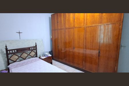 Casa à venda com 225m², 2 quartos e 4 vagas Casa à venda com 225m², 2 quartos e 4 vagasQuarto