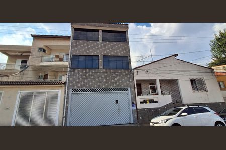 Casa à venda com 225m², 2 quartos e 4 vagas Casa à venda com 225m², 2 quartos e 4 vagasFachada