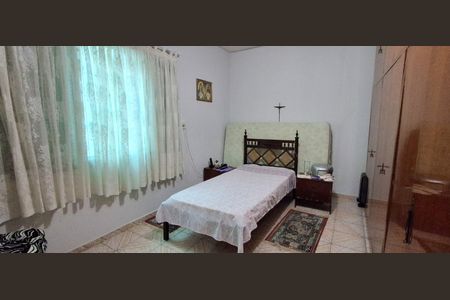 Casa à venda com 225m², 2 quartos e 4 vagas Casa à venda com 225m², 2 quartos e 4 vagasQuarto