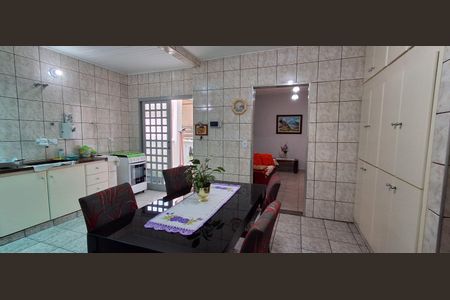 Casa à venda com 225m², 2 quartos e 4 vagas Casa à venda com 225m², 2 quartos e 4 vagasCozinha