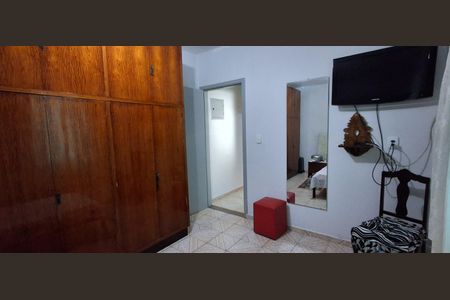 Casa à venda com 225m², 2 quartos e 4 vagas Casa à venda com 225m², 2 quartos e 4 vagasQuarto