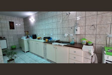 Casa à venda com 225m², 2 quartos e 4 vagas Casa à venda com 225m², 2 quartos e 4 vagasCozinha