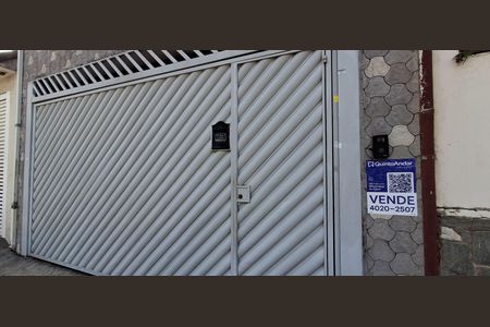 Casa à venda com 225m², 2 quartos e 4 vagas Casa à venda com 225m², 2 quartos e 4 vagasFachada