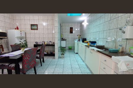 Casa à venda com 225m², 2 quartos e 4 vagas Casa à venda com 225m², 2 quartos e 4 vagasCozinha