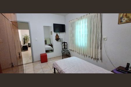 Casa à venda com 225m², 2 quartos e 4 vagas Casa à venda com 225m², 2 quartos e 4 vagasQuarto