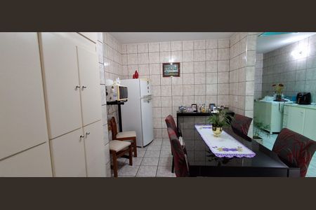 Casa à venda com 225m², 2 quartos e 4 vagas Casa à venda com 225m², 2 quartos e 4 vagasCozinha